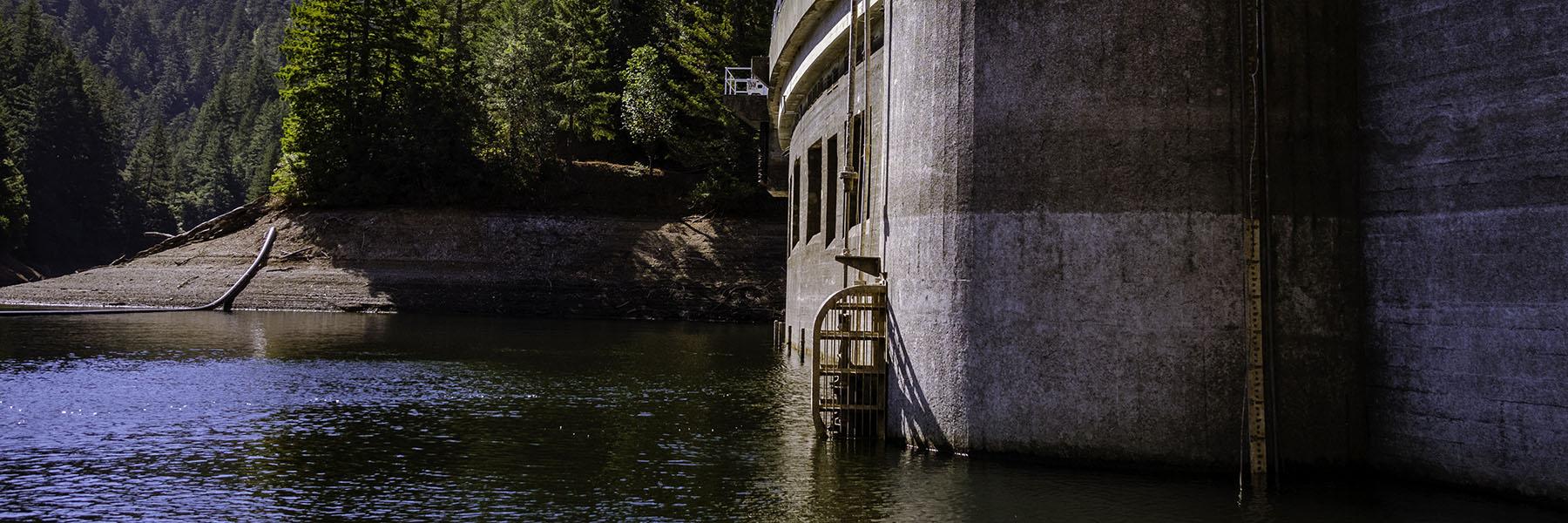 Dam and reservoir with a low water level